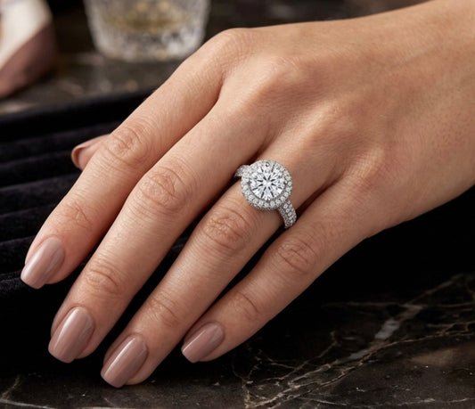Sterling Silver Brillant-cut Halo Cubic Zirconia Ring